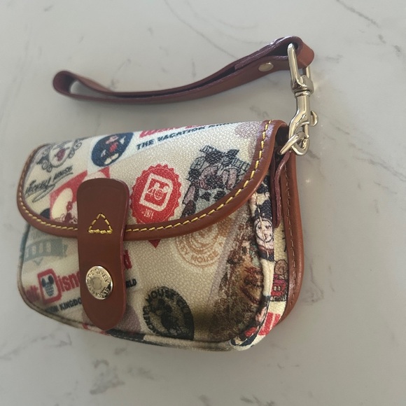 Dooney & Bourke Disney World Retro Wristlet – 40th Anniversary Theme Park Icons - Picture 4 of 15